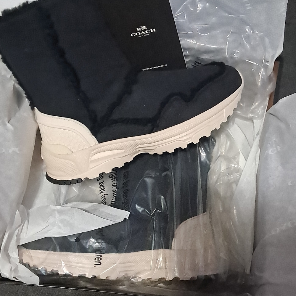 Coach Women's Black and Cream Winter Boots